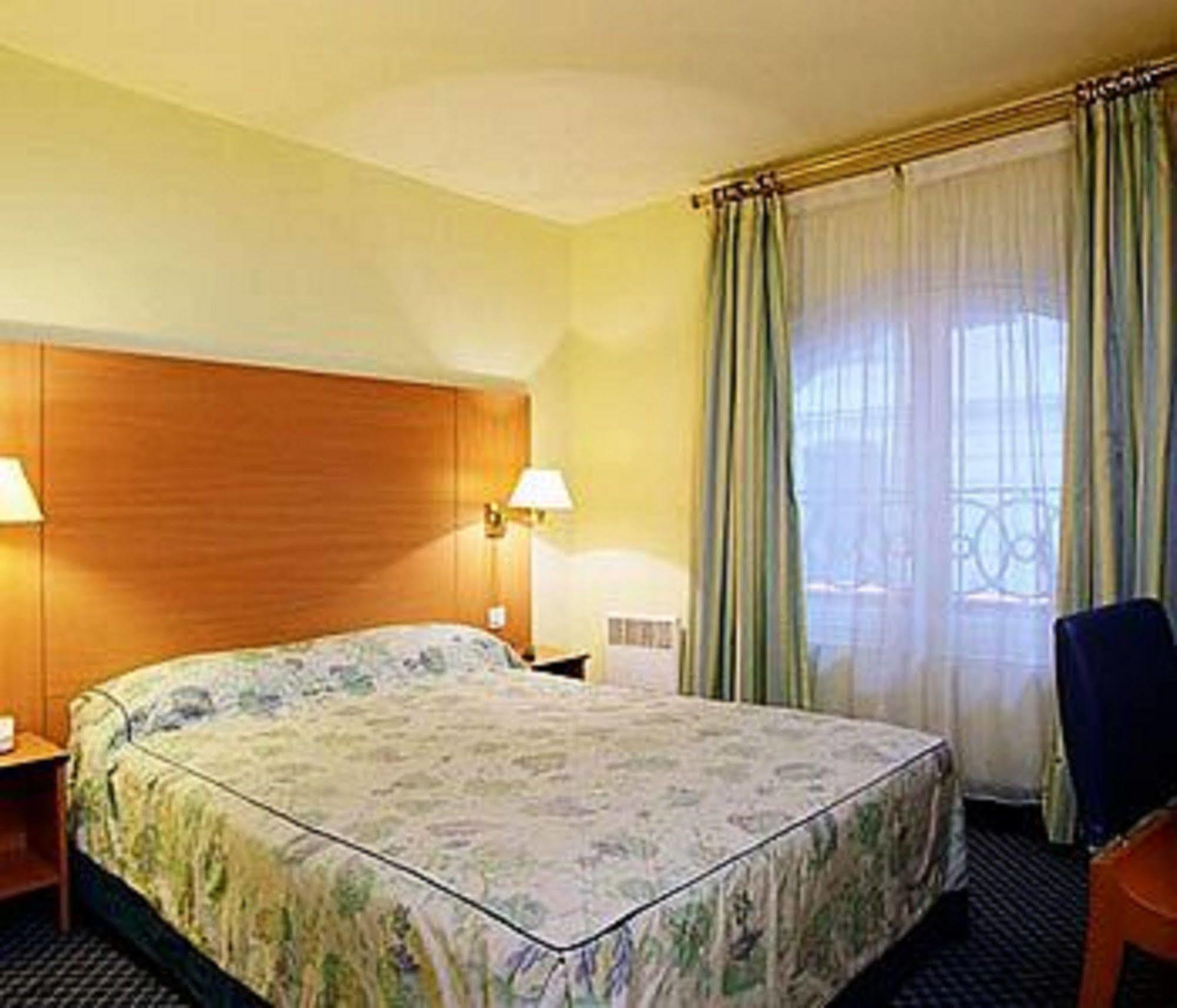 Hotel Lautrec Opera Parigi